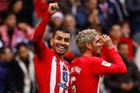 Angel Correa y De Paul celebran el triunfo (Fuente: EFE)