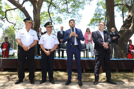 Pullaro y el ministro Cococcioni al presentar a la plana mayor de la Policía.