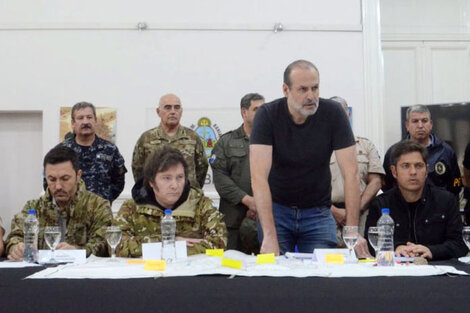 Axel Kicillof, en Bahía Blanca, junto a Javier Milei.