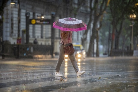 Tras el fuerte temporal, rigen alertas meteorológicas en 10 provincias. (Fuente: NA)