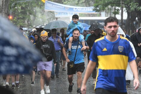 Los socios de Boca votaron masivamente pese al clima 