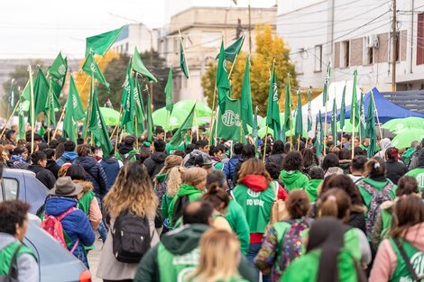 El Gobierno de Río Negro adelantó que pagará el aguinaldo en dos cuotas