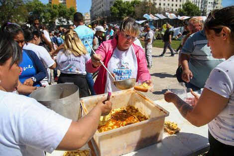 Ollas populares y asambleas en plazas de todo el país