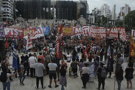 La manifestación en el Monumento a la Bandera. (Fuente: Sebastián Vargas)