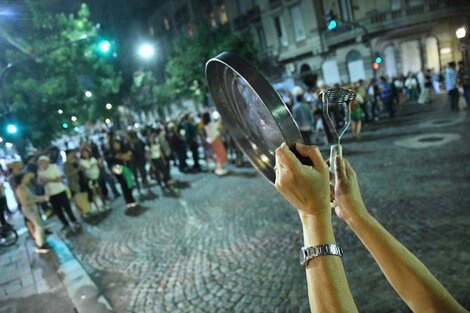 Cacerolazos, la respuesta espontánea ante el anuncio de Javier Milei