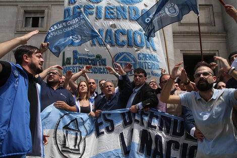 Marcha de empleados en defensa del Banco Nación