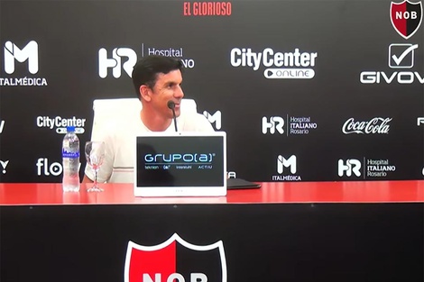 Larriera en conferencia de prensa.