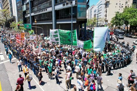 Acto central de ATE en medio de un operativo de seguridad "excesivo y violento"