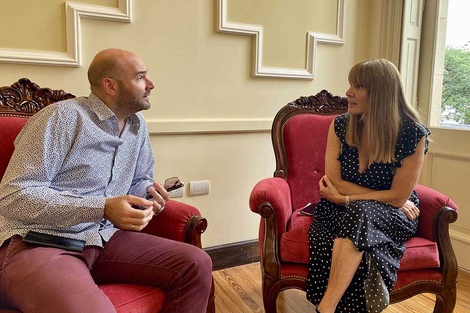 El escritor Germán Bartizzaghi junto a la ministra de Cultura, Susana Rueda.