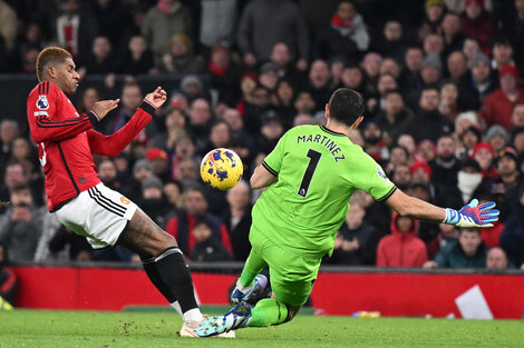 Premier League: Garnacho le marcó dos a "Dibu" Martínez en el Boxing Day