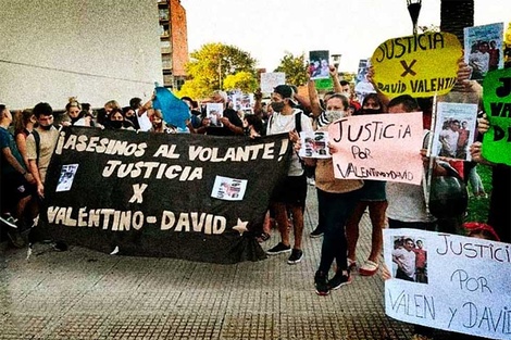 Familiares y amigos de las víctimas reclamaron justicia estos tres años.