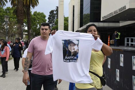 Familiares movilizados en el Centro de Justicia Penal.