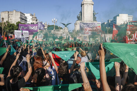 Las amenazas represiva no pudieron evitar el pañuelazo frente al Congreso (Fuente: Leandro Teysseire)