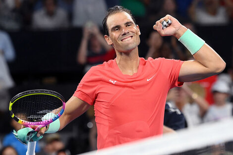 Puño apretado para Rafa Nadal tras un año sin jugar singles (Fuente: @BrisbaneTennis)