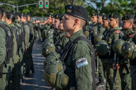 Las autoridades cortaron a venida Belgrano para presentar de nuevo el operativo Bandera.