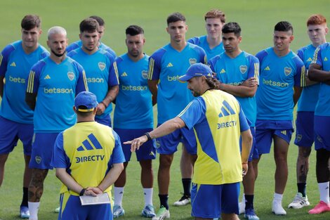 Martínez dio su primera charla ante el plantel xeneize, que arrancó la pretemporada (Fuente: Foto Prensa Boca)