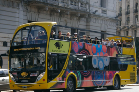 Buenos Aires temporada 2024: los buses turísticos, una opción para adentrarse en los barrios porteños