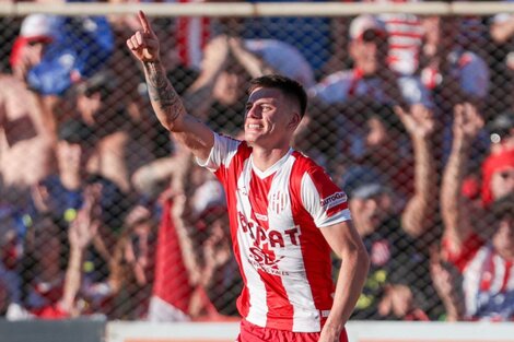 Zenón festeja un gol en Unión (Fuente: NA)