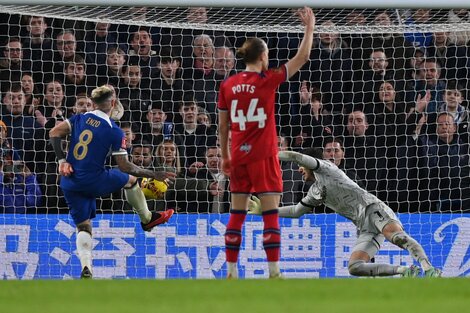 FA Cup: gol de Enzo, valla invicta de Dibu y dos asistencias de Alcaraz