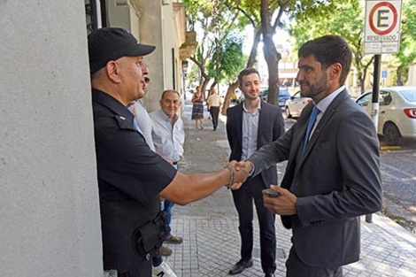 Pullaro recorrió el Registro Civil de Rosario.