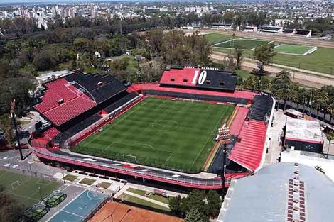 Milei insiste con la SAD e involucra a Newell´s en su idea.