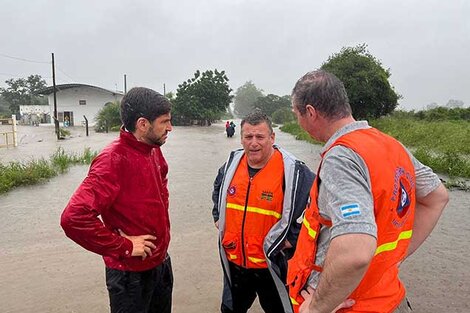 Pullaro recorrió las zonas anegadas y ordenó medidas. 