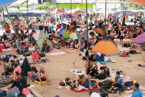 La caravana migrante se frenó en Oaxaca con reclamos a AMLO