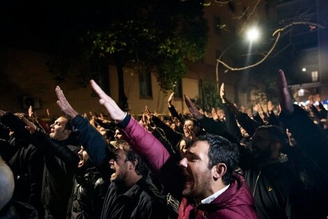 Los saludos fascistas ocupan el centro de la escena en Italia