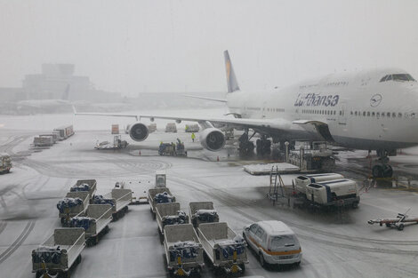 Aeropuertos de Francfort y Munich prevén cancelaciones el miércoles y jueves por nevadas 