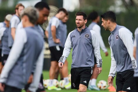 Messi inicia en El Salvador una gira mundial 