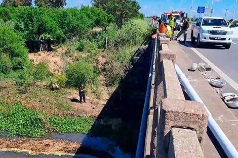 Continúa la búsqueda del camionero que cayó al agua cerca del túnel subfluvial  