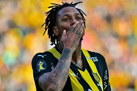Abel Hernández, de 33 años, viene de jugar en Peñarol.