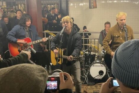 Green Day tocó con Jimmy Fallon en el subte de Nueva York antes del lanzamiento de su nuevo disco