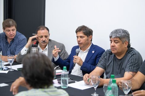 Kicillof habla durante la reunión.