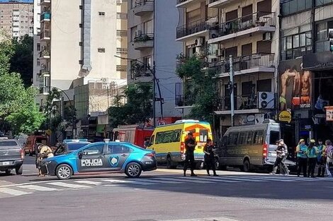 La esquina de Santa Fe al 2500 cortada por la Policía tras la denuncia. 