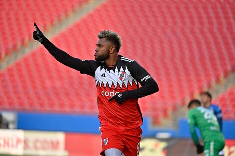 Primer triunfo del año de River: 1 a 0 a Pachuca en una cancha de futbol americano