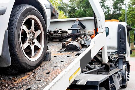 Simuló ser dueño de un Alfa Romeo, llamó una grúa para llevárselo pero un detalle frustró su plan