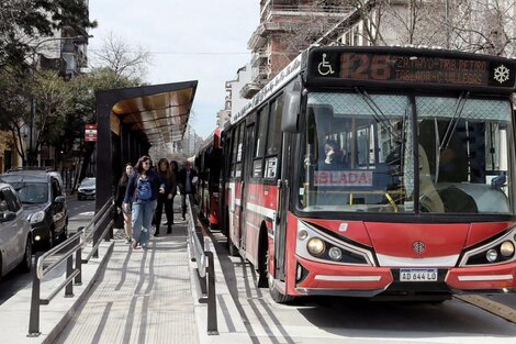 Los alrededores de la estación de Plaza Constitución, desérticos por la falta de transporte