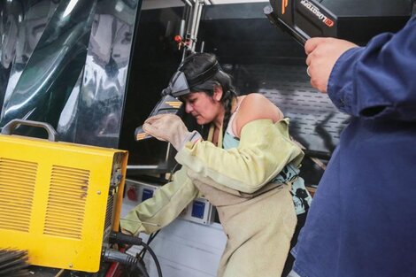 Aumentó la cantidad de mujeres trabajando en los puertos 