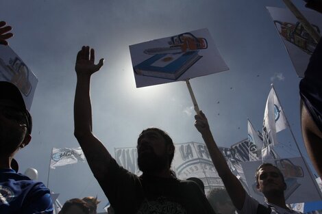 Un "mar de fueguitos" encendidos para que la patria no se venda