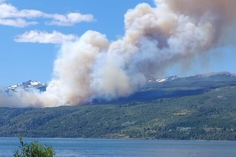 El incendio forestal en el Parque Nacional Los Alerces de Chubut no da tregua.