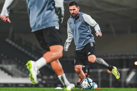 Lionel Messi, con la pelota en Arabia Saudita.