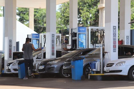 ¿Aumenta la nafta? Vence el congelamiento del impuesto a los combustibles y podría haber una nueva suba