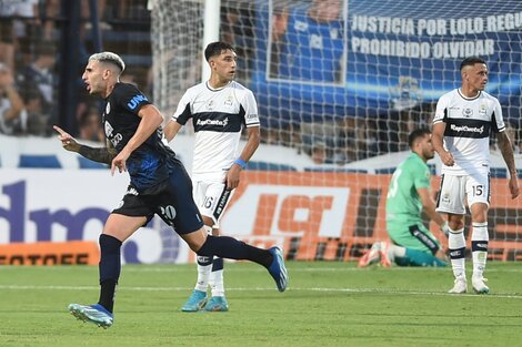 Vázquez festeja su golazo, el segundo de los mendocinos (Fuente: Fotobaires)