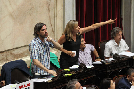 Así fue la agresión a Myriam Bregman en el inicio del debate por la Ley ómnibus