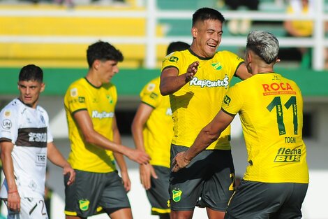 Copa de la Liga: Defensa y Justicia goleó a Platense en Varela