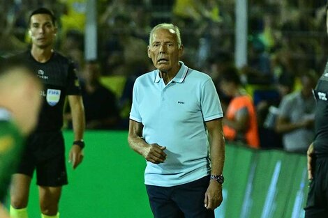 Miguel Russo evaslúa cómo torcer el rumbo canaya.