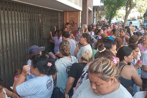 La manifestación en la sede del ministerio en España al 500.