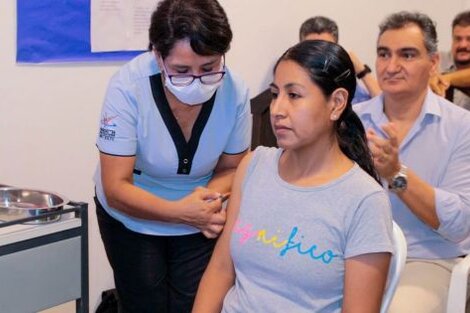 Ya fueron vacunadas contra el dengue cerca de 400 personas 