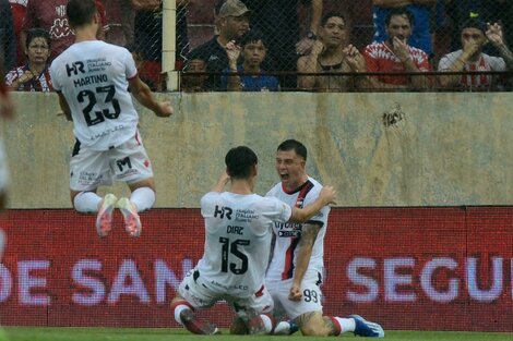 Copa de la Liga: Newell's derrotó a Unión y se mantiene puntero e invicto